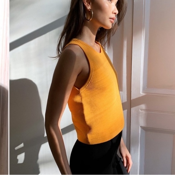 Aritzia Babaton Alrik Top - Picture 3 of 7